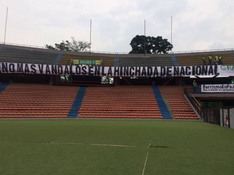 Con pendones como estos las barras rechazan actos de vandalismo. 