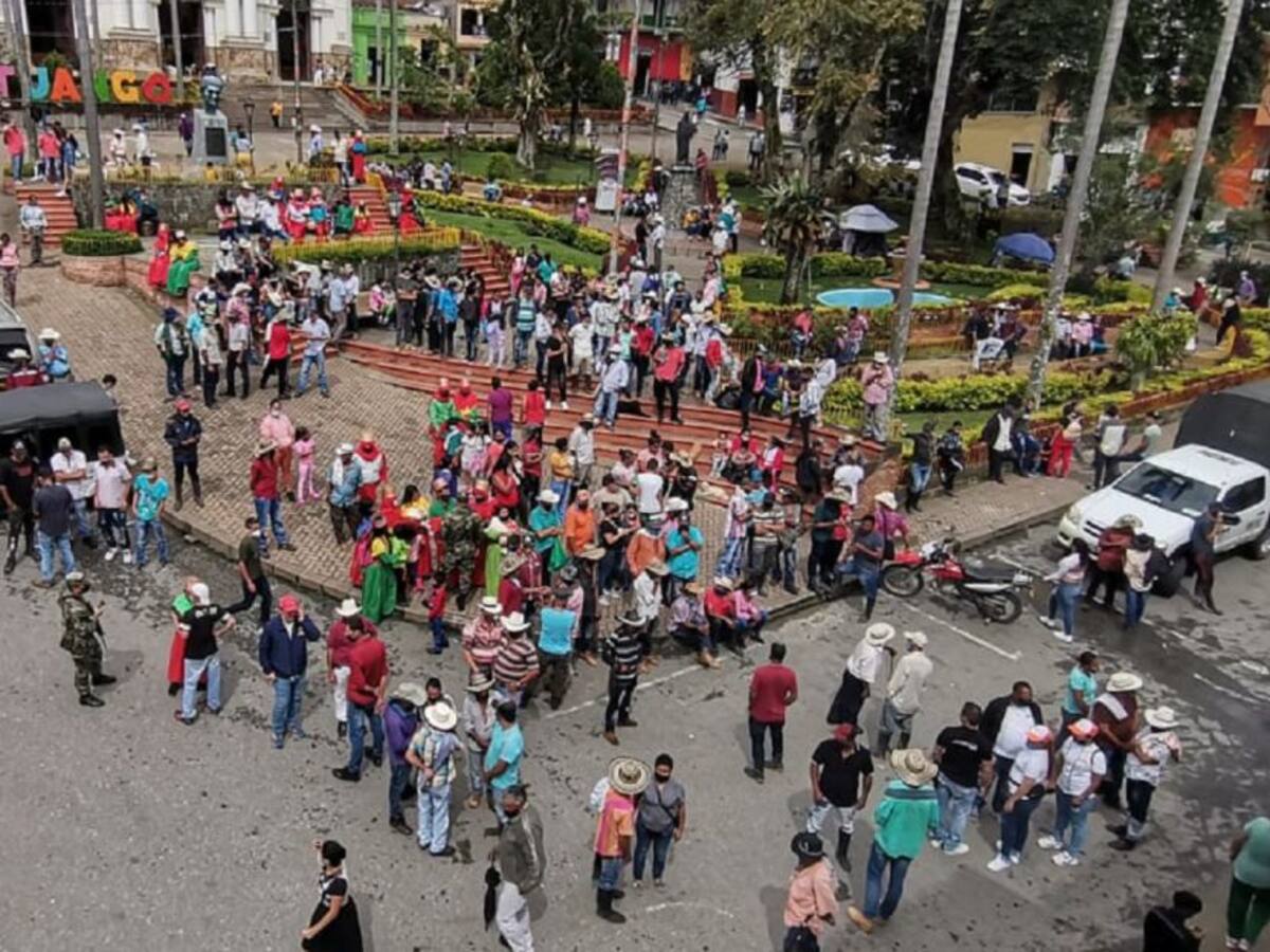 Ofrecen 200 millones de pesos por responsables de desplazamiento en Ituango
