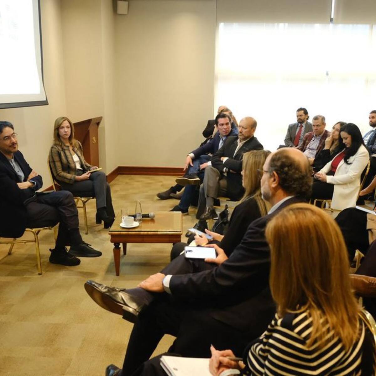 Elecciones 2026: La reunión de Iván Cepeda con empresarios que generó cuestionamientos y sinsabores