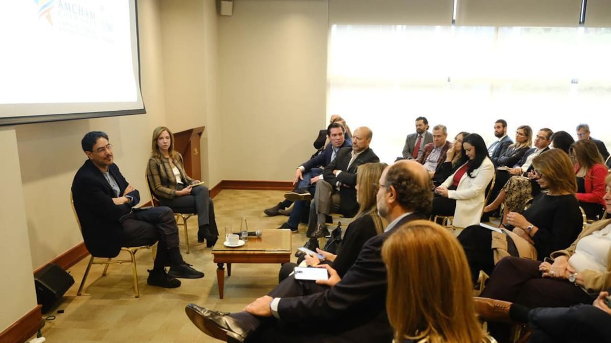 Elecciones 2026: La reunión de Iván Cepeda con empresarios que generó cuestionamientos y sinsabores