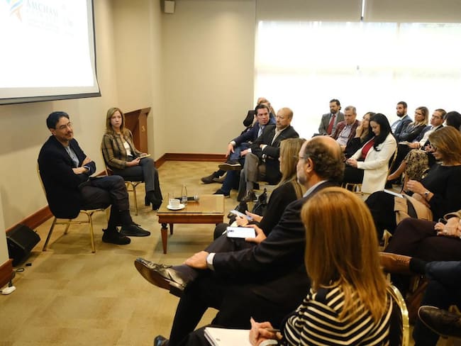 Elecciones 2026: La reunión de Iván Cepeda con empresarios que generó cuestionamientos y sinsabores