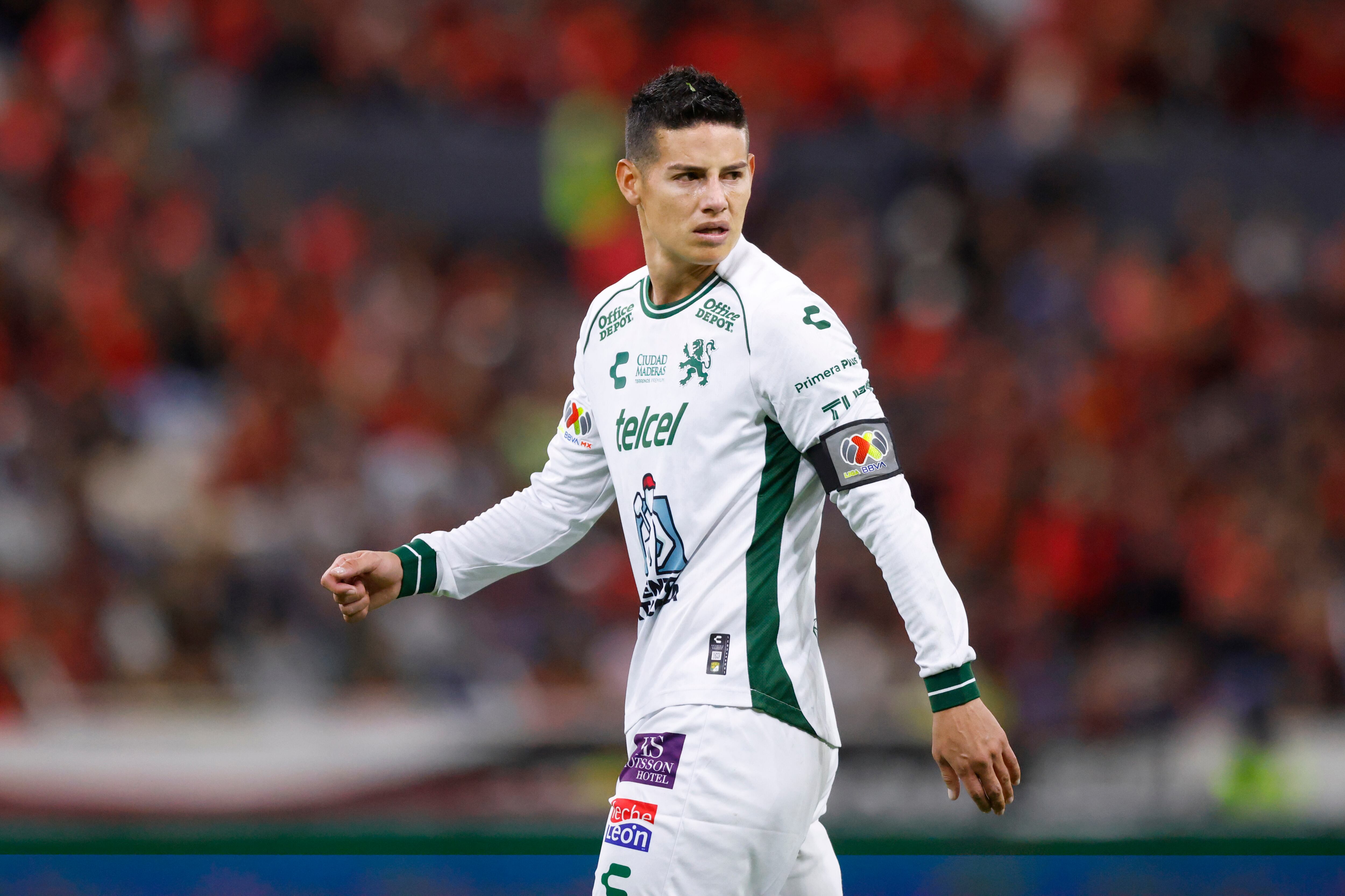AME2327. GUADALAJARA (MÉXICO), 18/01/2025.- James Rodríguez del León en acción ante Atlas, este sábado en la jornada 2 del Torneo Clausura 2025 de la liga del fútbol mexicano, en el Estadio Jalisco, en Guadalajara (México). EFE/ Francisco Guasco