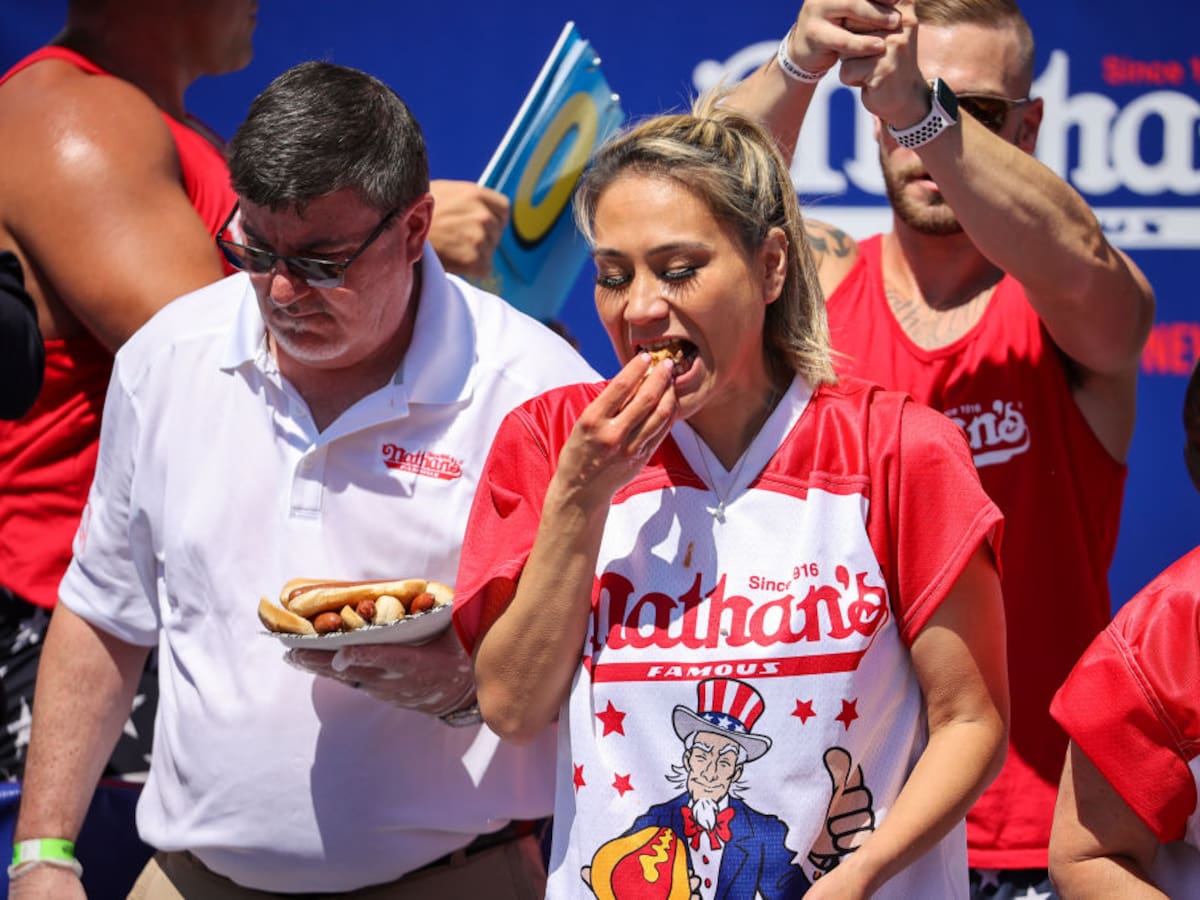 Miki Sudo, la mujer que logró comerse 39 perros calientes en 10 minutos: ¿cómo se prepara?