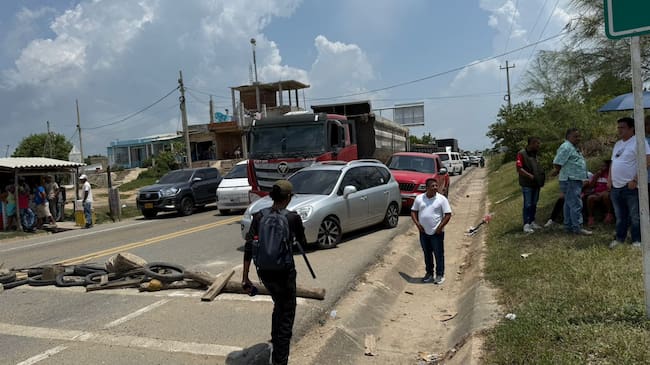 Seis horas de bloqueo en Loma de Arena por falta de agua potable