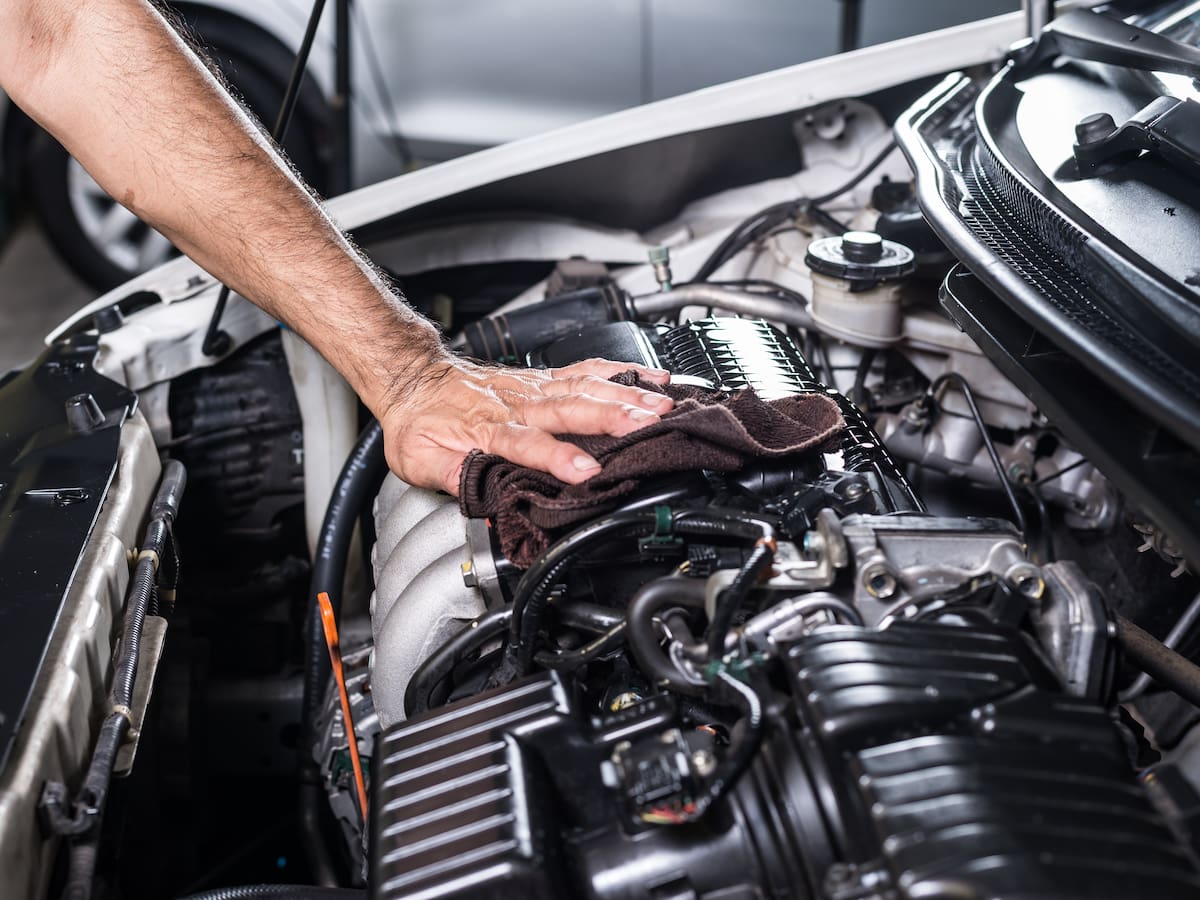 ¿Cuáles son las partes del motor que nunca debe mojar?