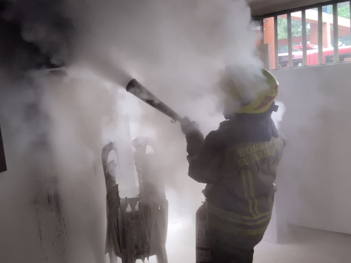 Bomberos atendió un incendio en un colegio de Bucaramanga