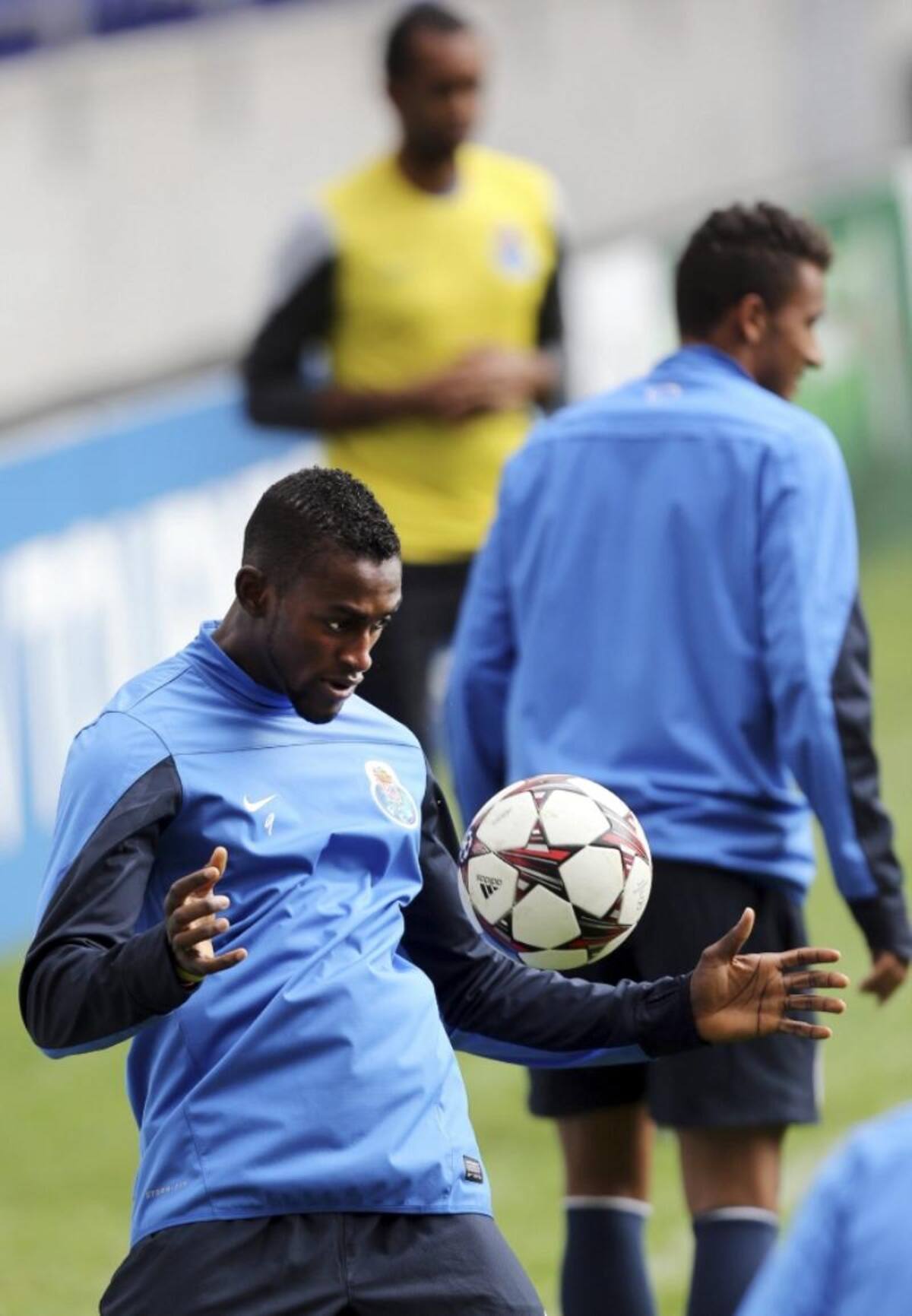 El equipo portugués de los colombianos Martínez y Quintero enfrentará al Zenit ruso y el club inglés se verá con Borussia Dortmund.