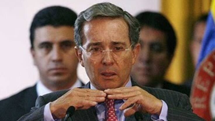 Cuidar 'huevos' de la seguridad democrática con la misma 'gallina' pide presidente Uribe