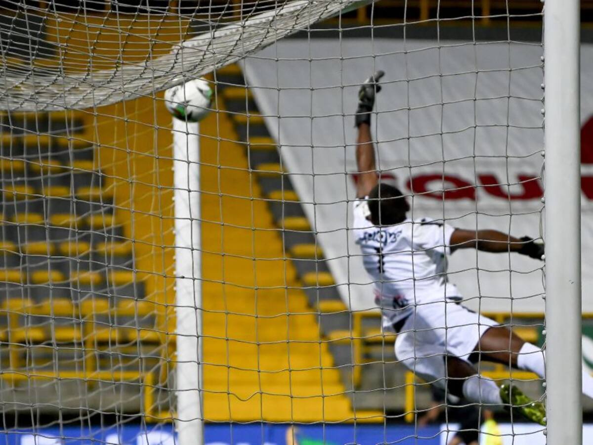 Noche de golazos en Techo con Equidad y Pereira