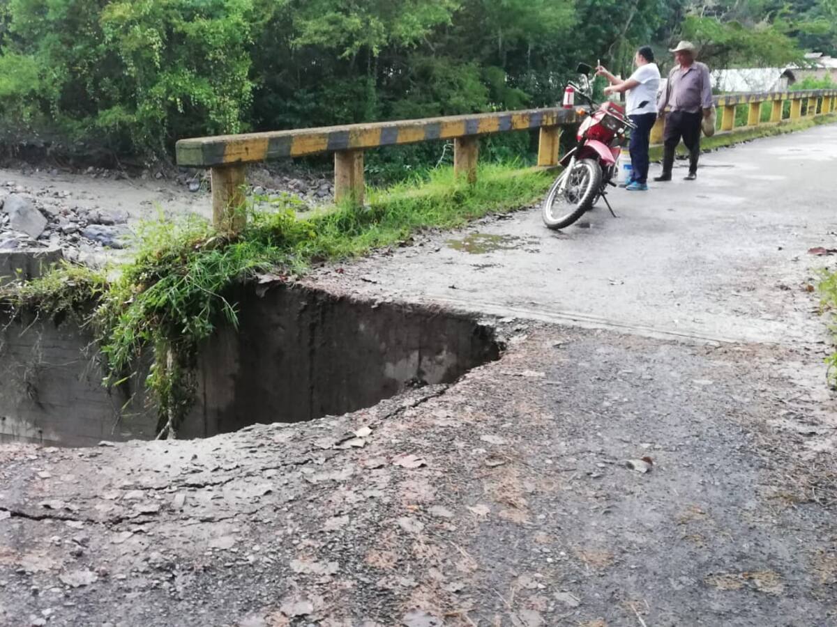 Cerrada vía Enciso - Landázuri