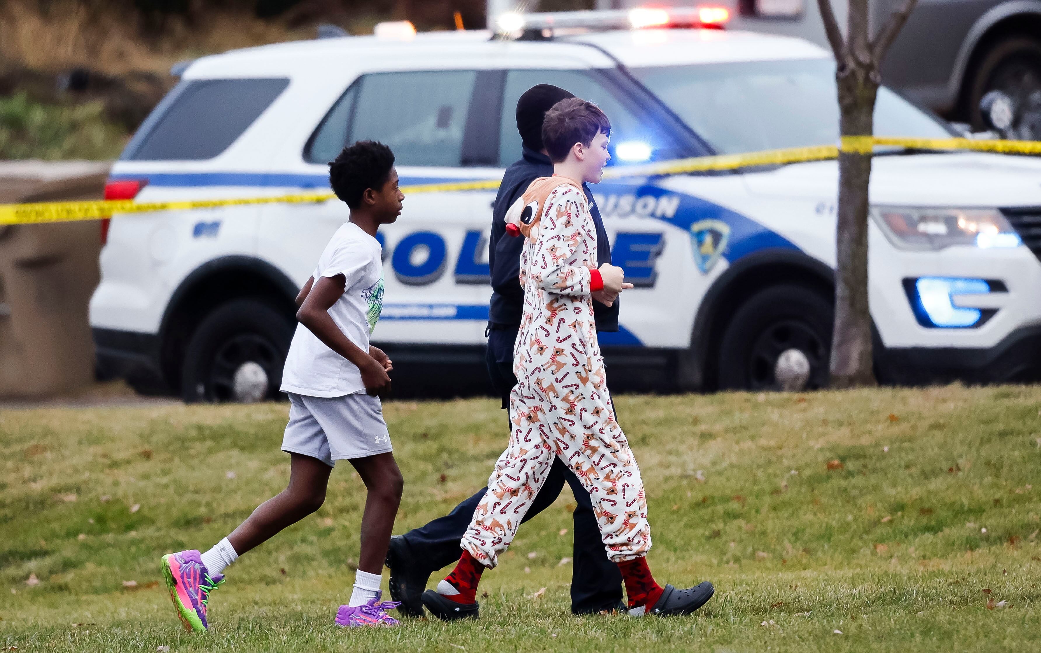 Evacuación de estudiantes de la escuela Abundant Life Christian en Wisconsin tras un tiroteo.
EFE/EPA/JEFFERY PHELPS