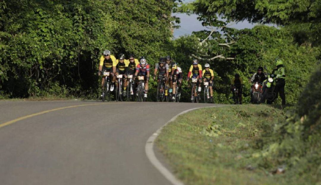 Foto archivo de ciclistas