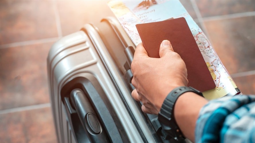 A la hora de viajar, muchas personas se preguntan si pueden llevar medicamentos en su equipaje de avión, debido a que hay algunos que son formulados por los médicos.. Foto: Getty Images