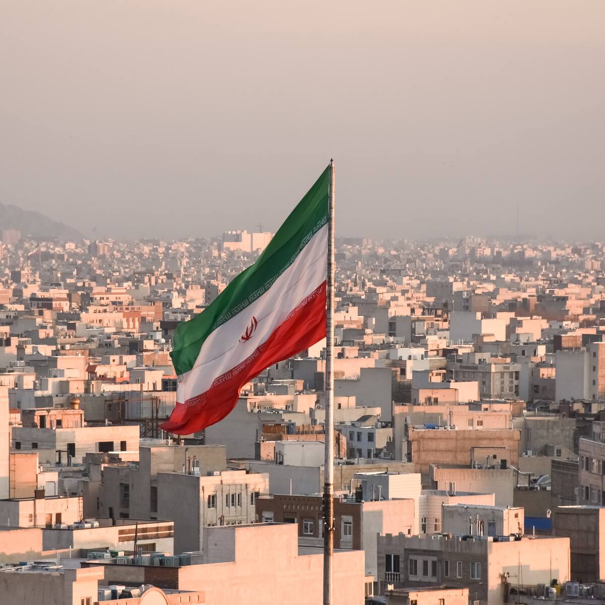 Irán rechaza un alto el fuego temporal y exige poner fin a la guerra en toda la región