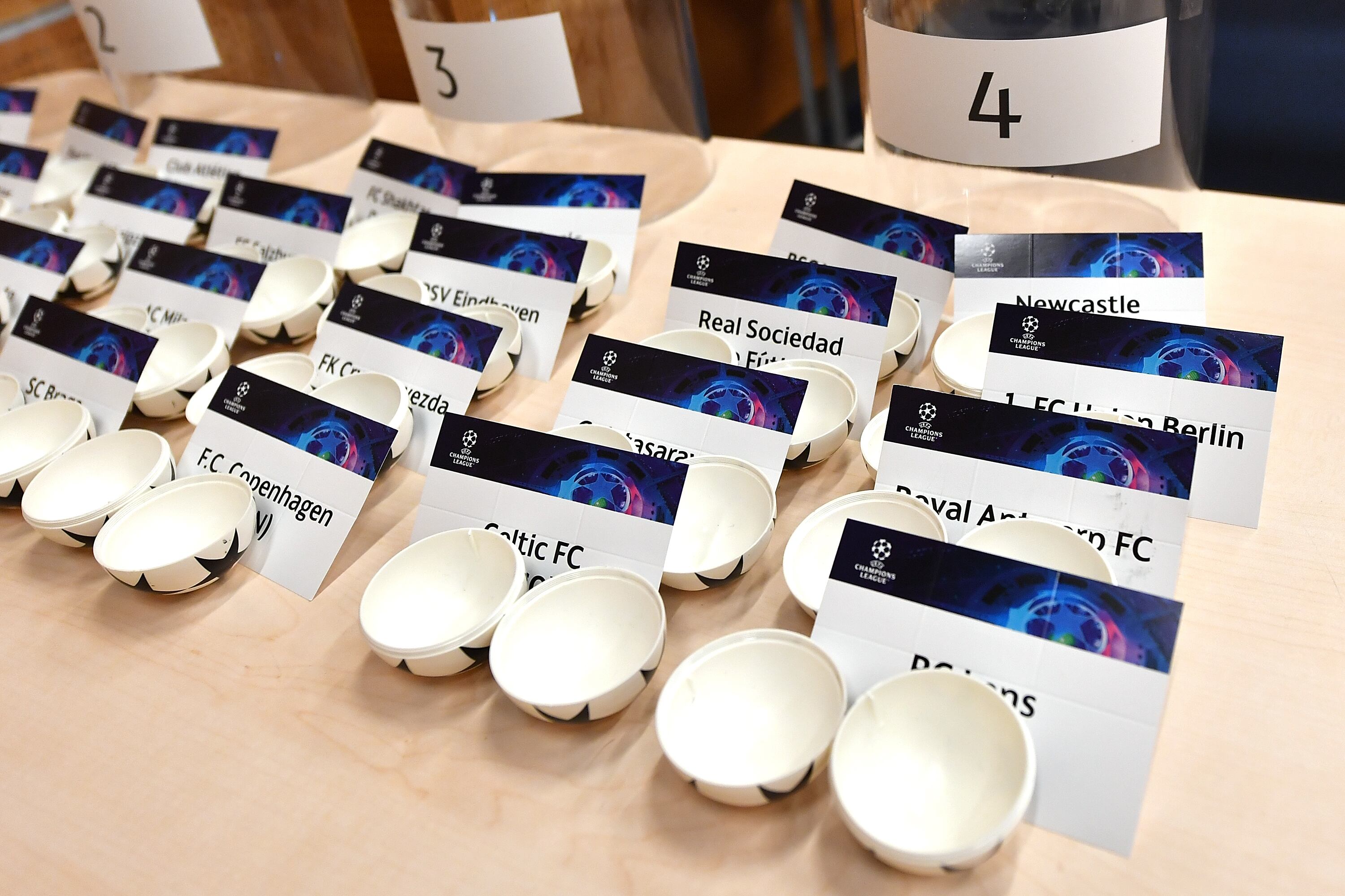Bombos de la Liga de Campeones. (Photo by Valerio Pennicino - UEFA/UEFA via Getty Images)