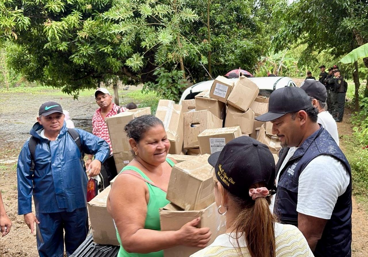 Entrega de ayudas humanitarias en el departamento de Córdoba.