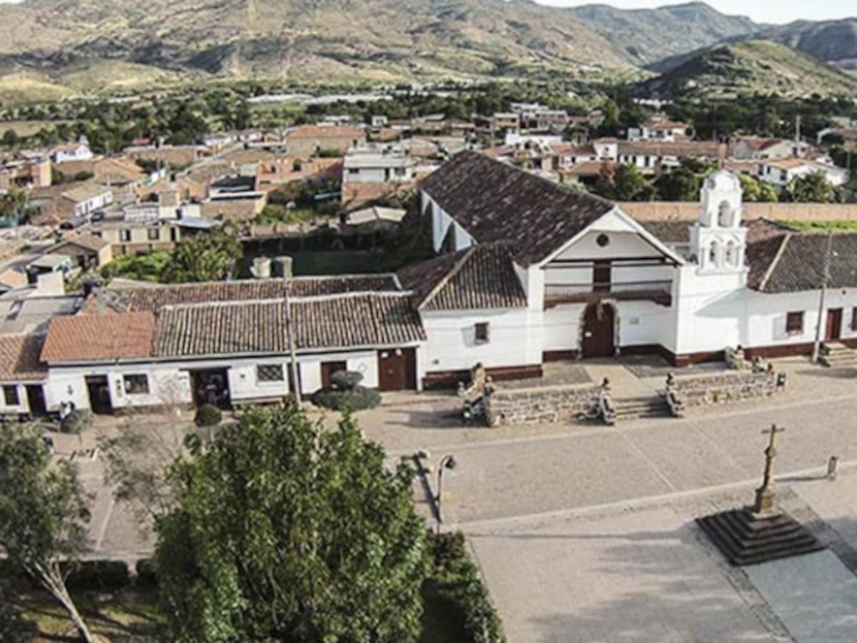 78 familias de Sáchica protestan por embargo que impide la entrega de viviendas