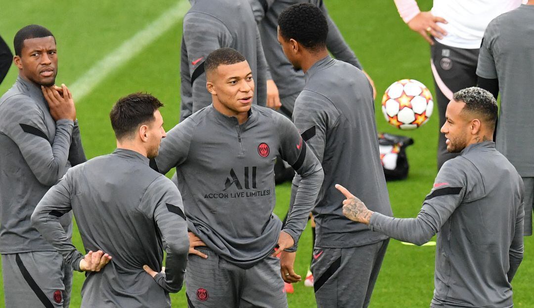 Lionel Messi, Kylian Mbappé y Neymar entrenando con el PSG