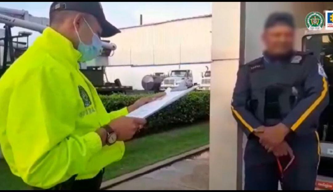 Uno de los vigilantes capturados en los operativos.