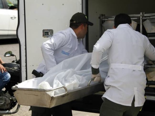 Encuentran el cuerpo sin vida de una mujer en un parqueadero