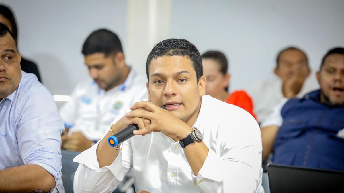 No es posible que el presidente, desde un avión, diga que no está pasando nada: alcalde de Calamar, Guaviare