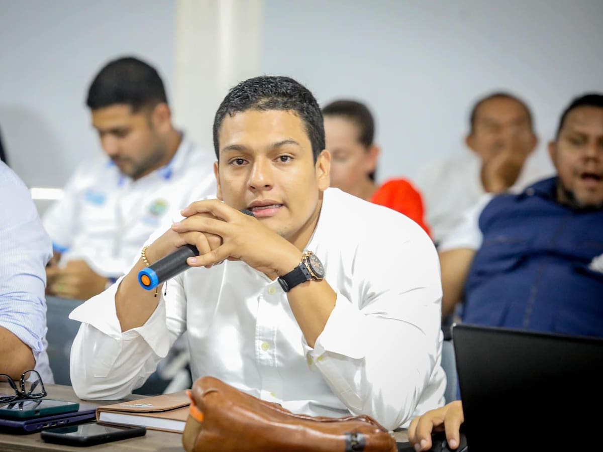 No es posible que el presidente, desde un avión, diga que no está pasando nada: alcalde de Calamar