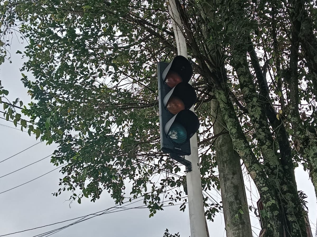 Una constante en la ciudad de Armenia los semáforos dañados, el vandalismo la principal causa