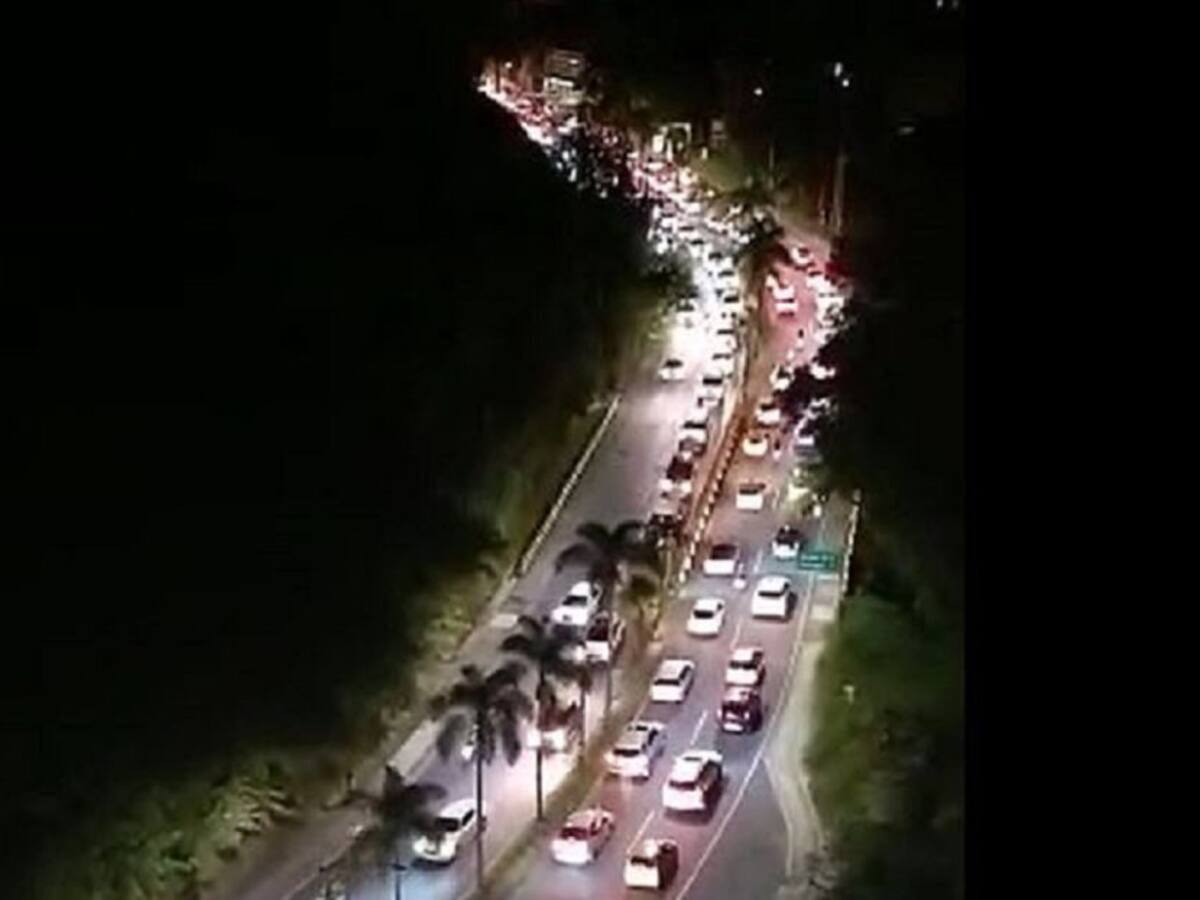 Por segundo día consecutivo, los uribistas hicieron caravanas en Medellín