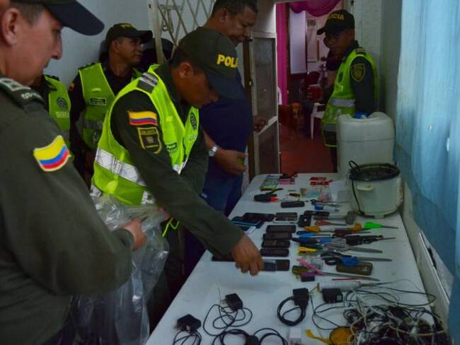 Encuentran celulares, droga y armas en Cárcel de mujeres de Cartagena