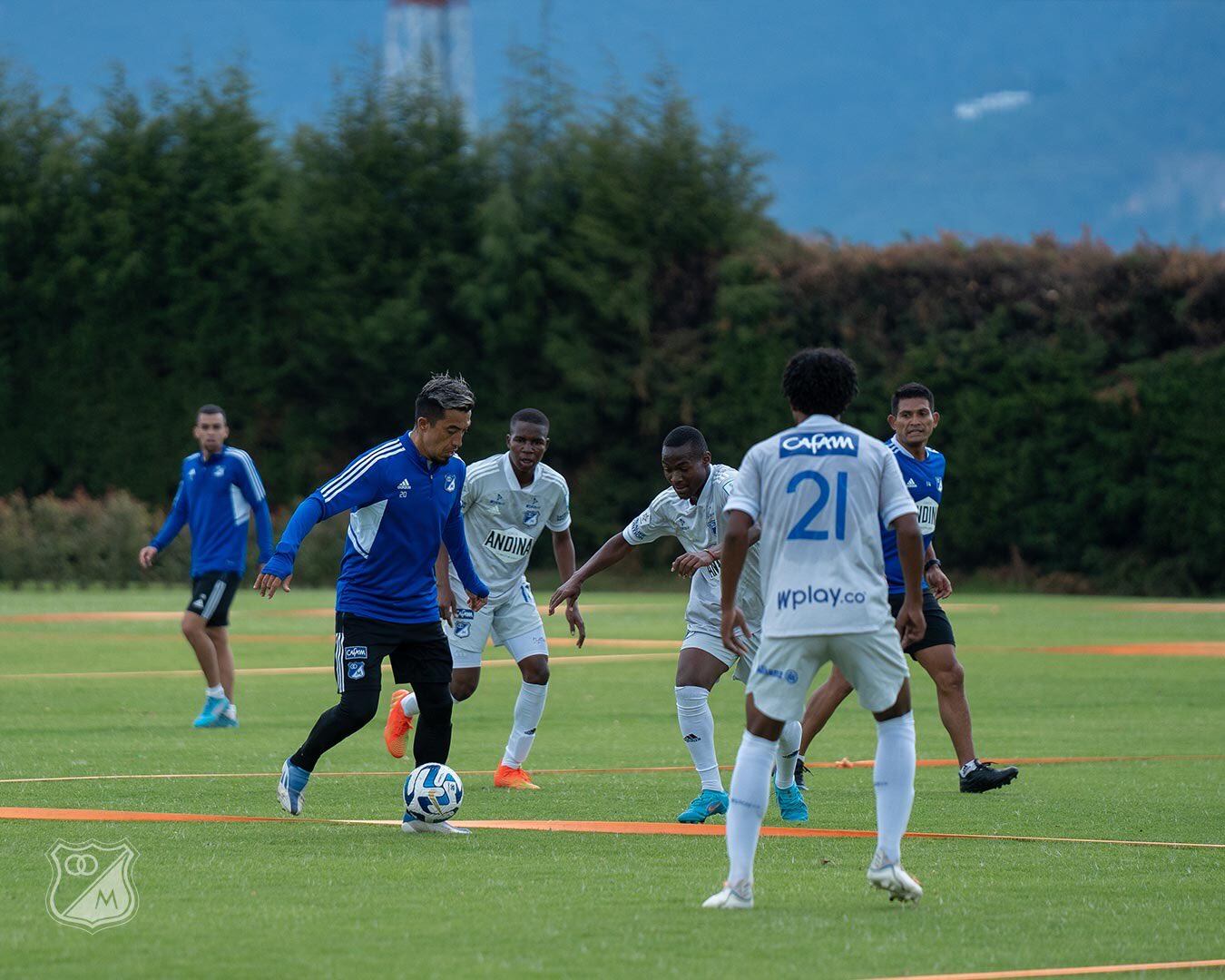 Fernando Uribe se entrena con normalidad en Millonarios / Twitter: @Millosfcoficial.