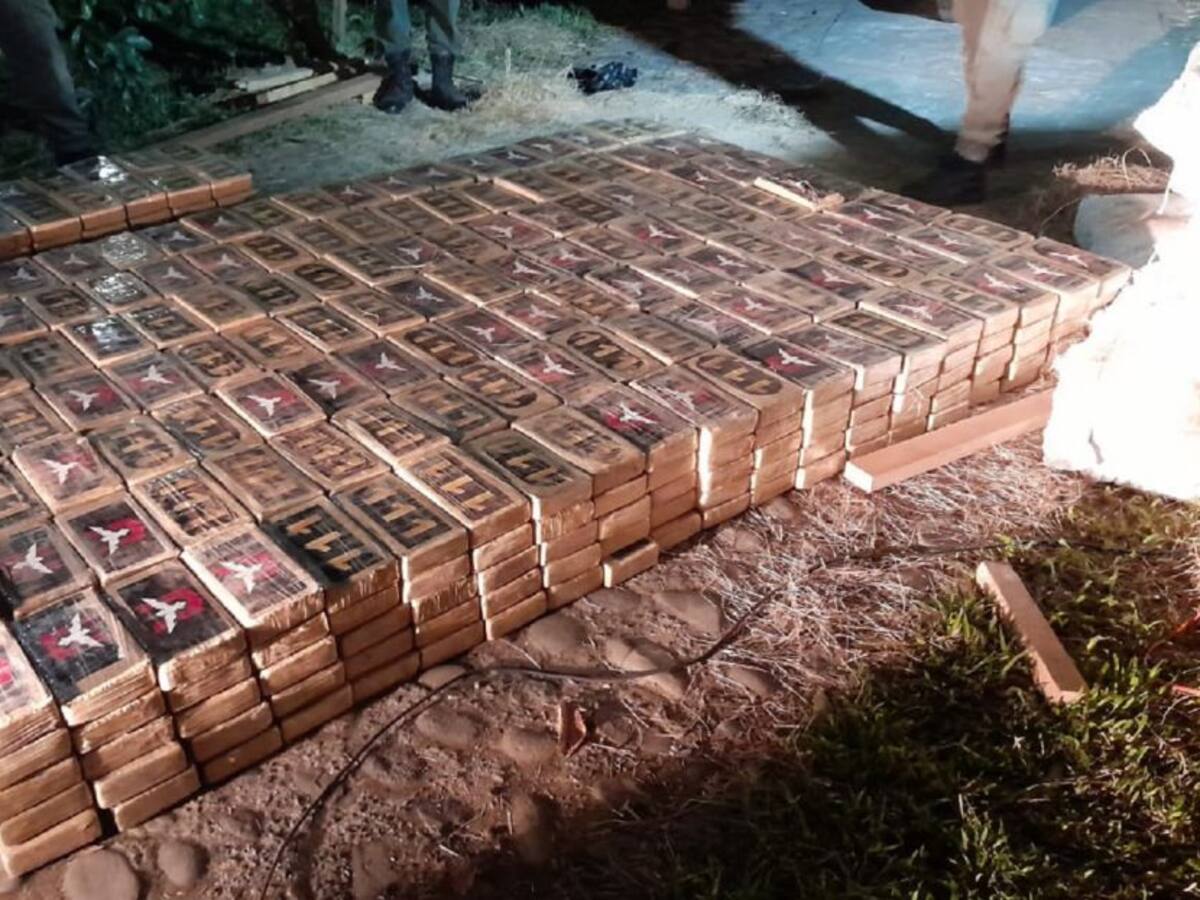 Incautan 800 kg de cocaína ocultos en un parqueadero de Carepa, Antioquia