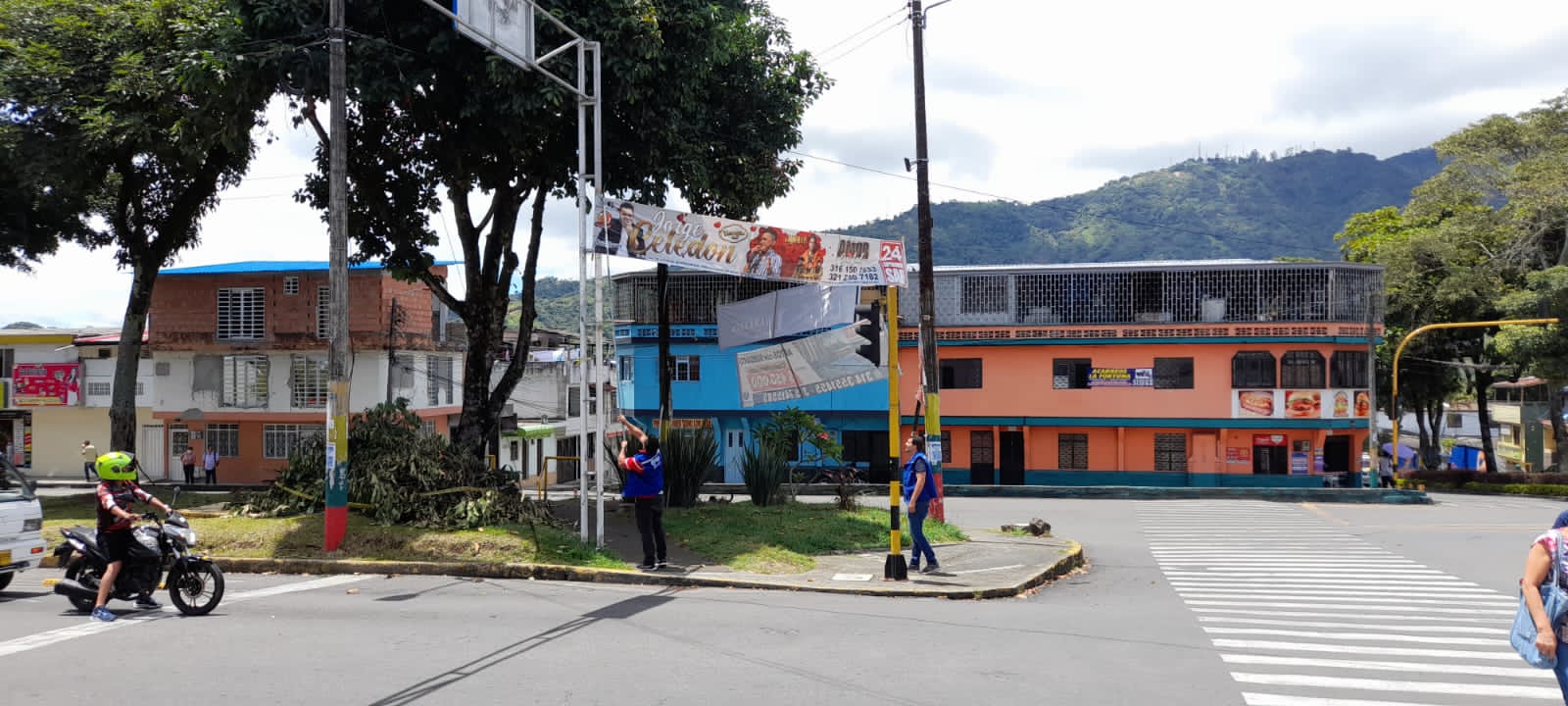 Retiro de pasacalles en la avenida Ferrocarril de Ibagué