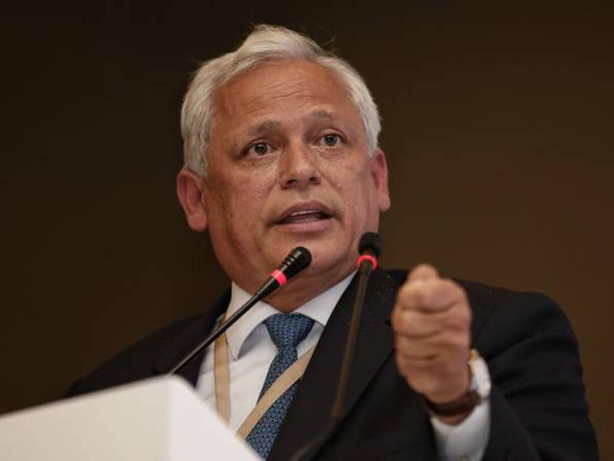 Hernán Andrade desmiente relación con el cartel de la toga