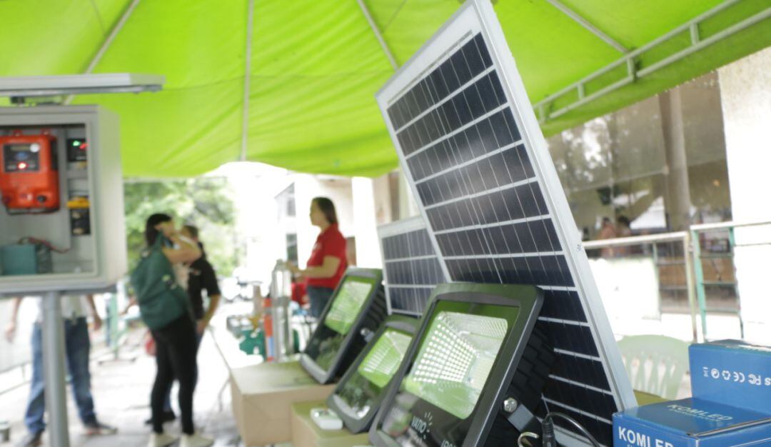 Diez empresarios de Neiva, exponen sus mejores productos en energías limpias.