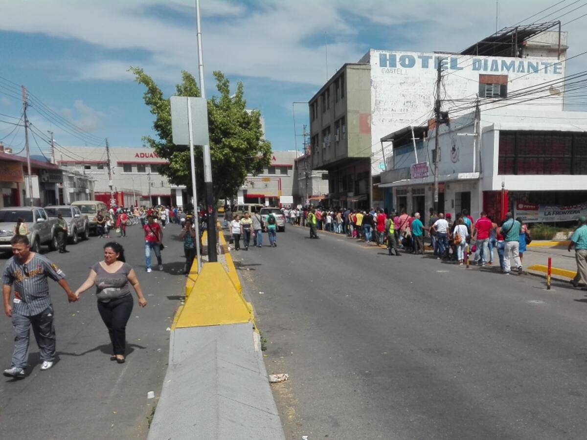 Represamiento de migrantes en Táchira aumentará contagio: líderes politicos