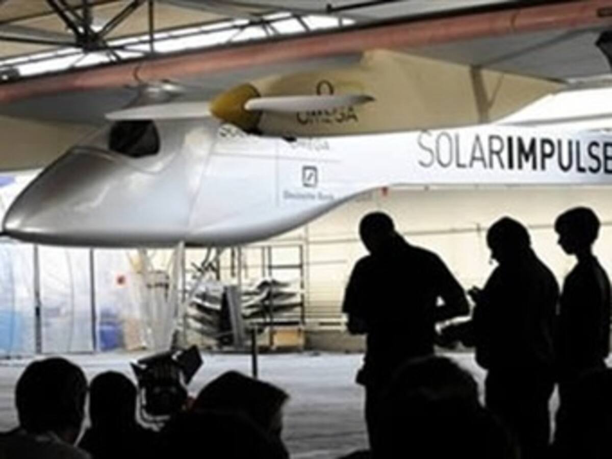Presentan prototipo de primer avión capaz de volar sólo con energía solar