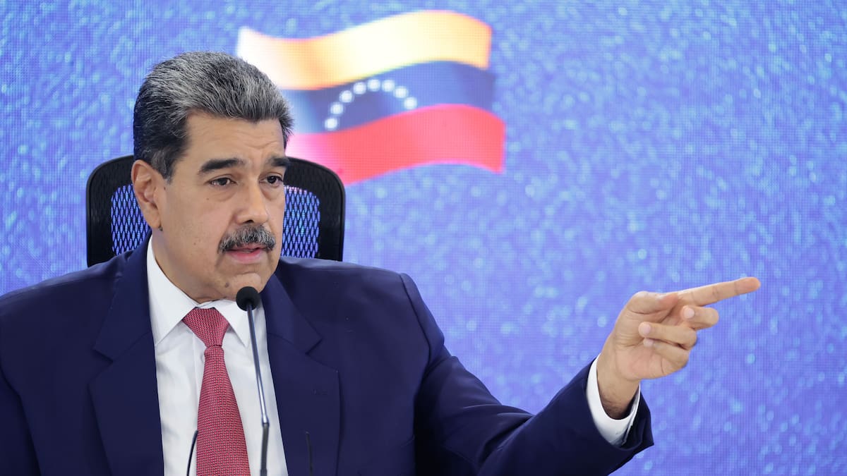 EXTRA: Presidente Trump afirma que Nicolás Maduro y su esposa fueron capturados tras bombardeos en Caracas