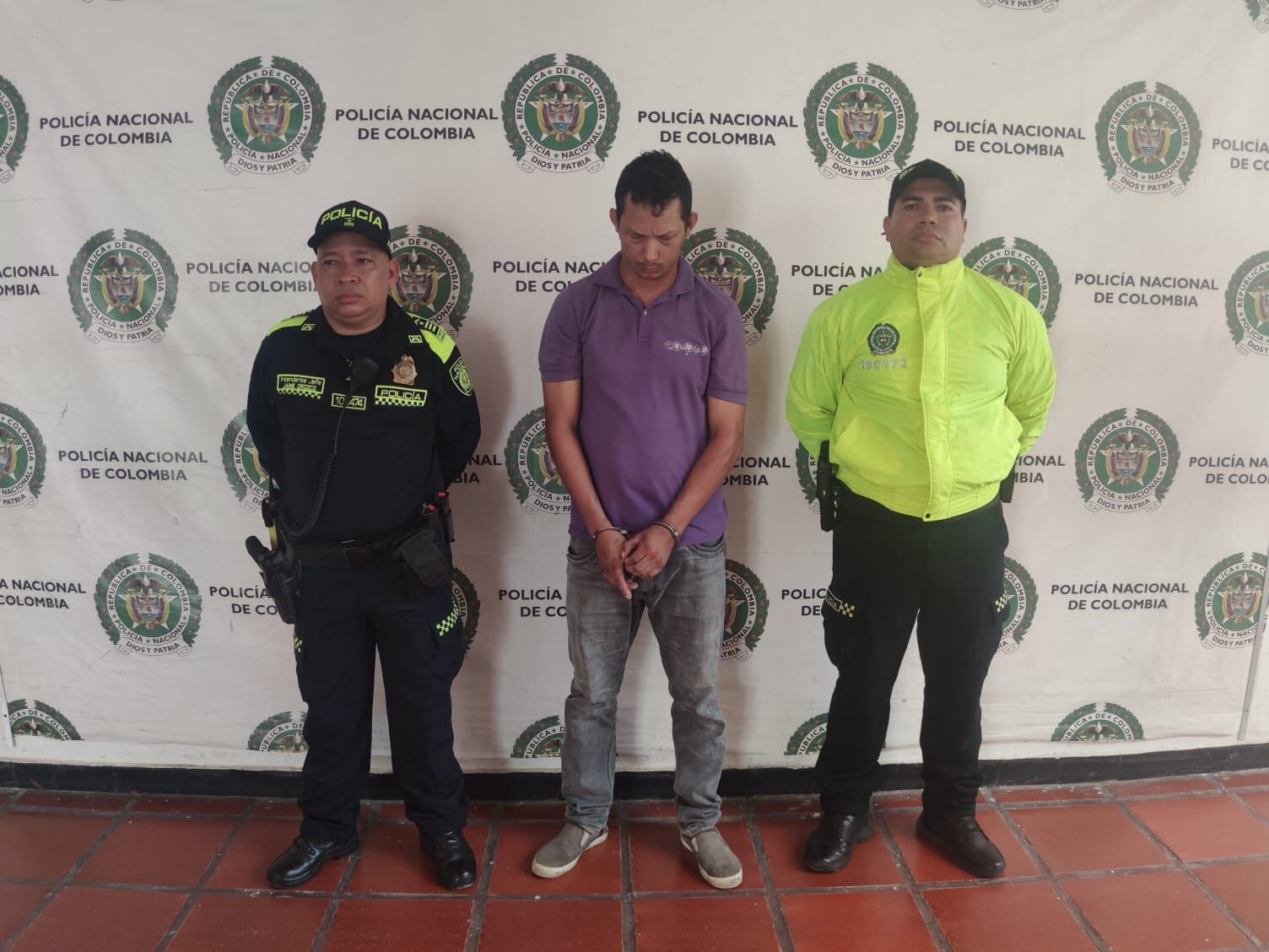 Capturan al 'mostro de la moto roja' por denuncias de abusos sexuales