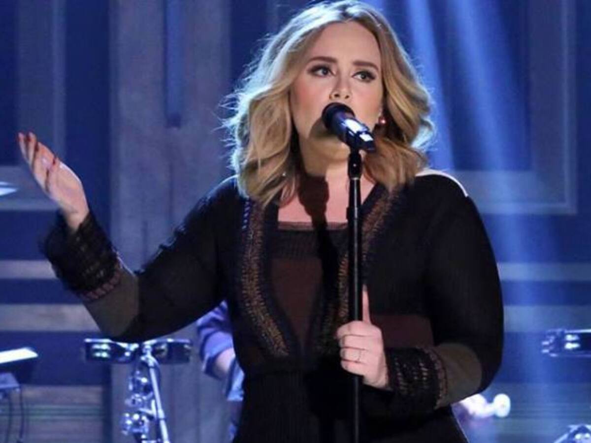 Mujer propone matrimonio a su novio mediante concierto de Adele