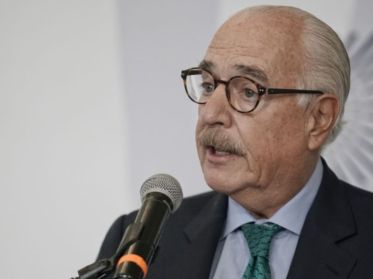 Pastrana radica queja disciplinaria contra el registrador