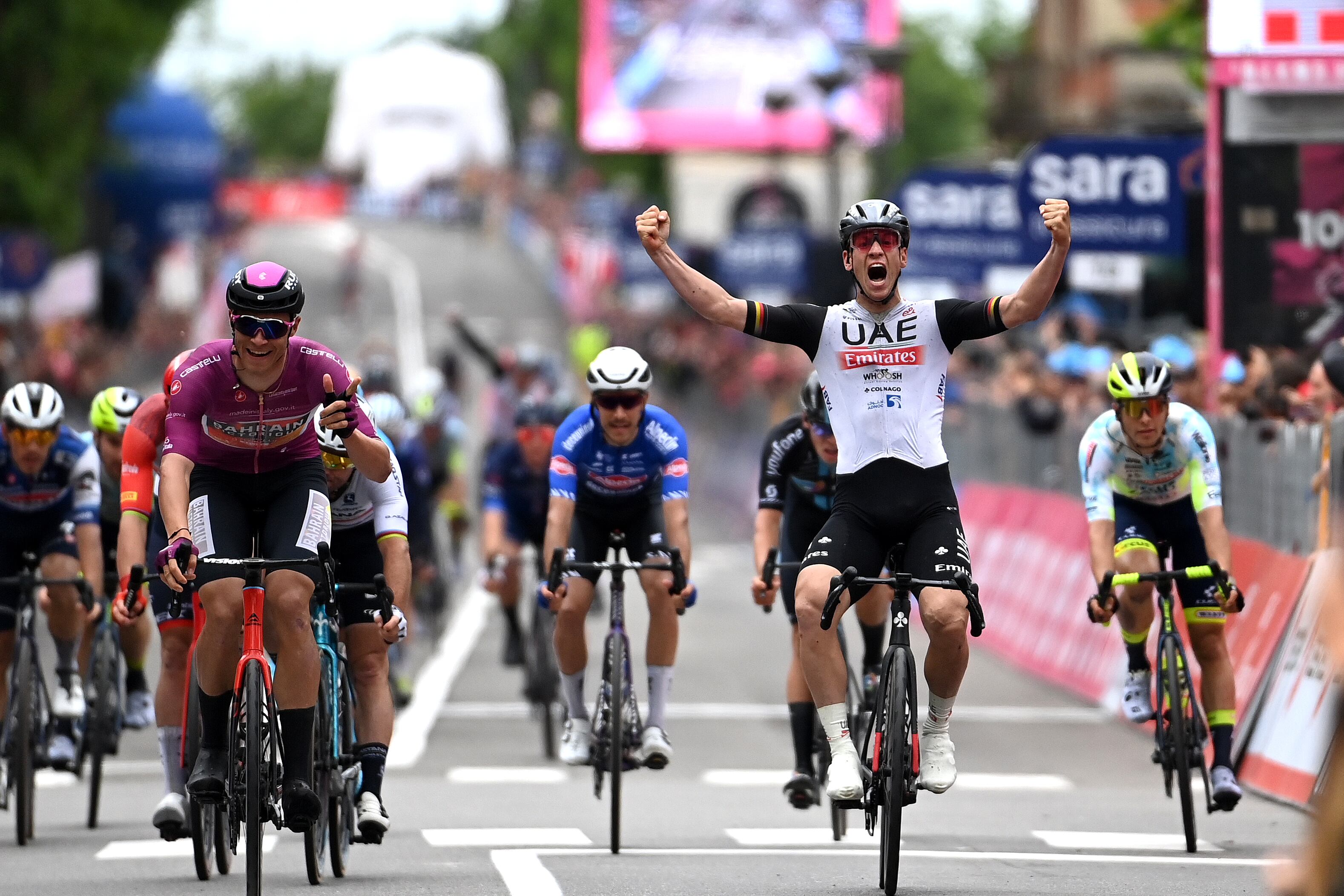 Pascal Ackermann celebra la victoria en la etapa 11 del Giro de Italia. (Photo by Tim de Waele/Getty Images)
