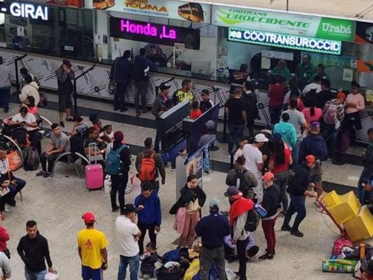 De 500 a 1.300 aumentó el tránsito de migrantes en terminales de Medellín
