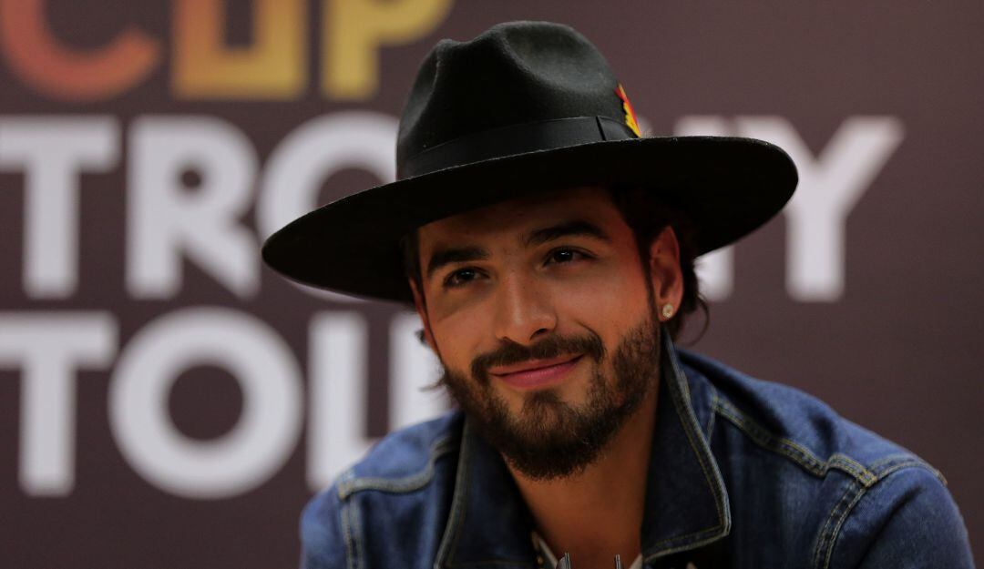 Maluma en el ojo del huracán por fotografiarse con un felino