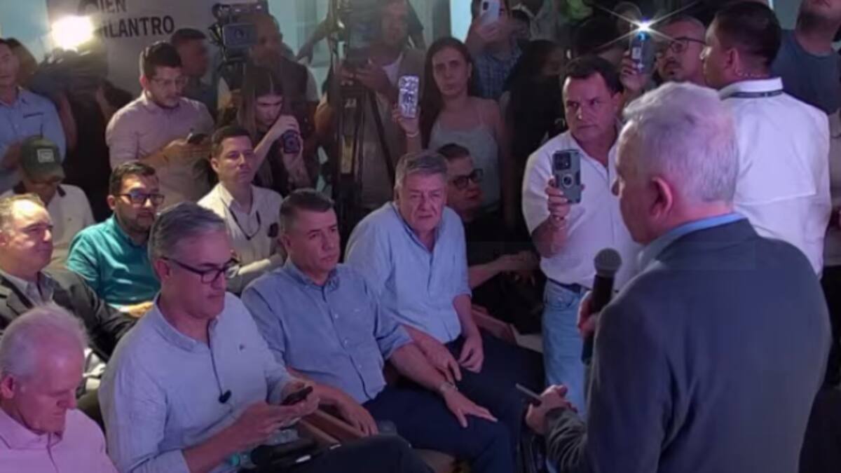 Uribe rechaza amenazas de estallidos sociales y propone un “estallido democrático”