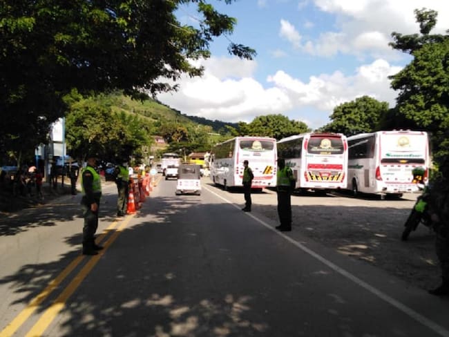 Más de 300 venezolanos que iban rumbo a Cúcuta, están varados en Antioquia