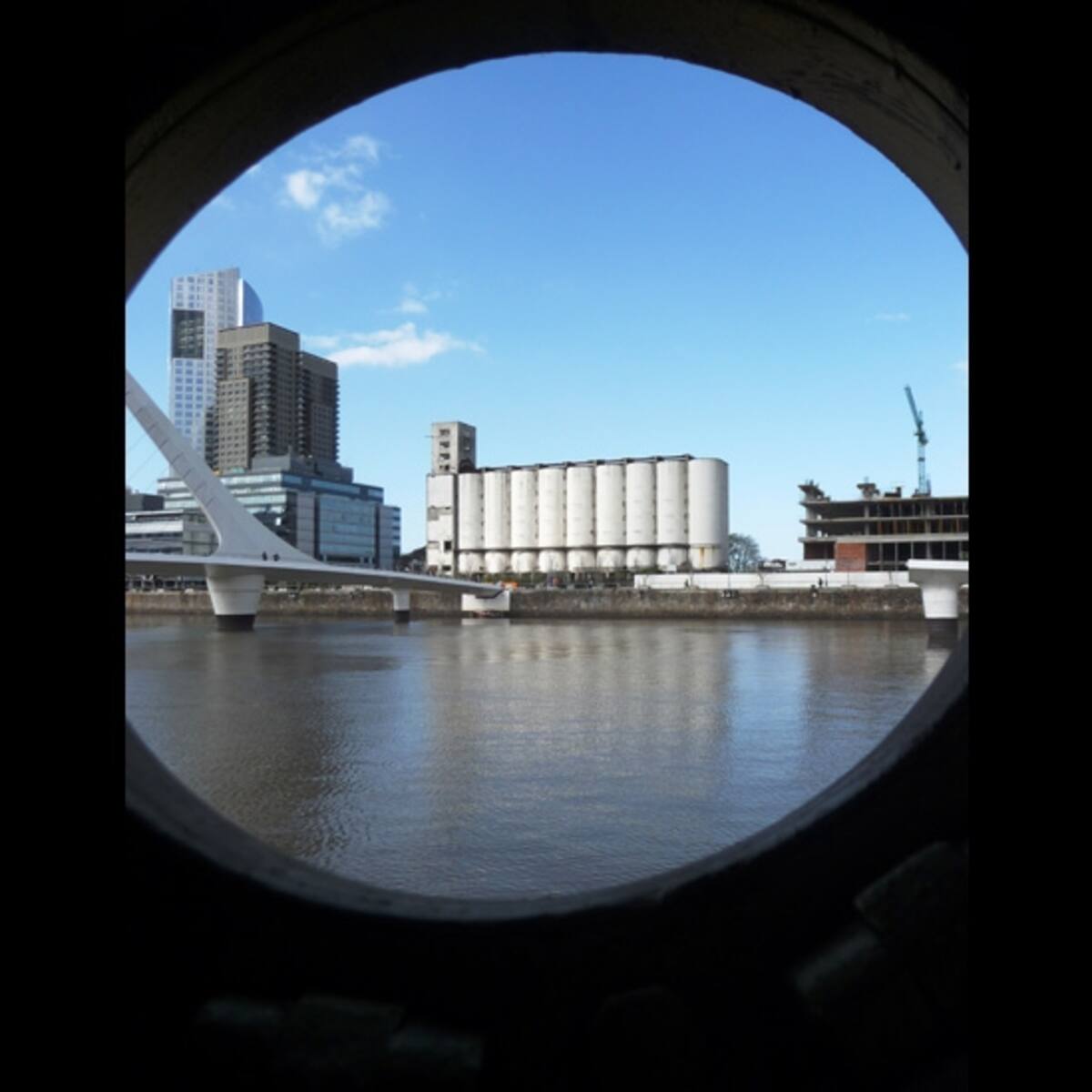 De vuelta a México.  Rafael Blancas Cervantes dice que la actividad turística y la industria pesquera son algunas de las principales fuentes de ingresos en el puerto de Ensenada.