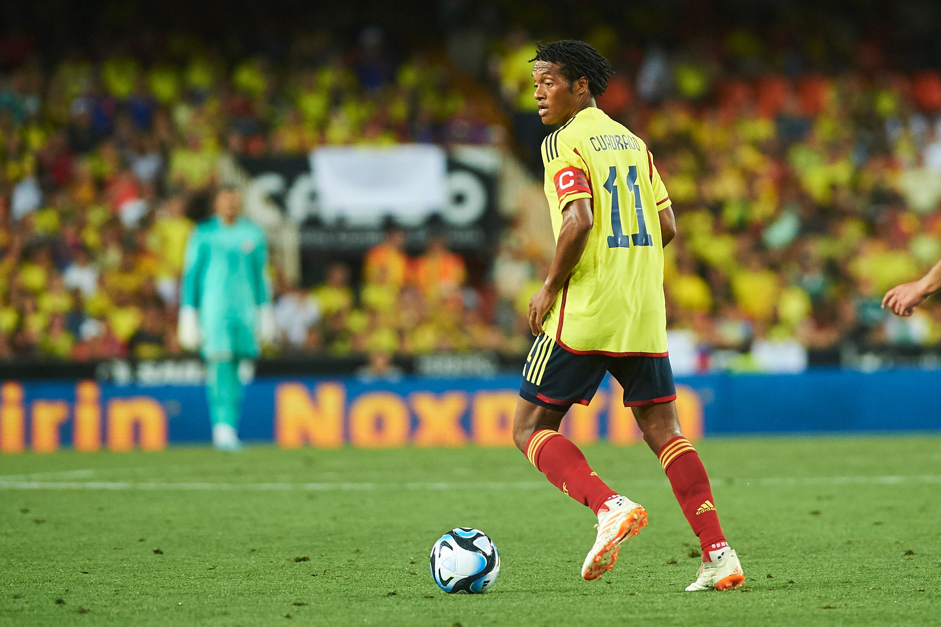 VALENCIA, SPAIN - JUNE 16: Juan Cuadrado of Colombia controls the ball during the International Friendly match between Colombia and Iraq at Estadio Mestalla on June 16, 2023 in Valencia, Spain. (Photo by Maria Jose Segovia/DeFodi Images via Getty Images)