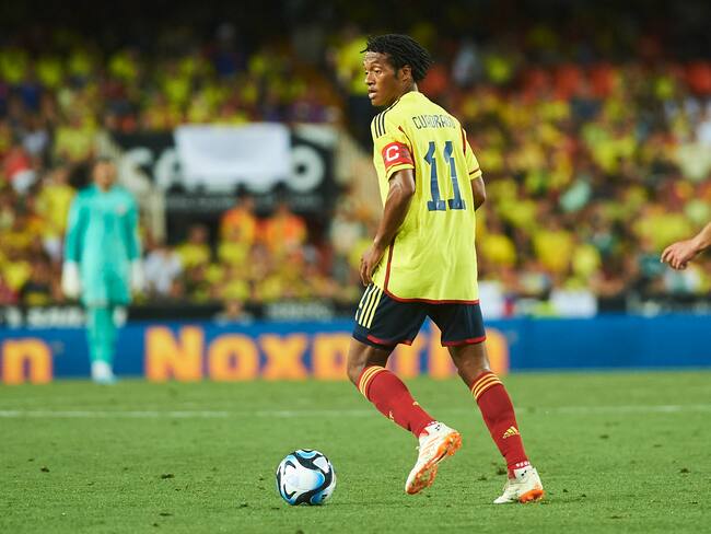 VALENCIA, SPAIN - JUNE 16: Juan Cuadrado of Colombia controls the ball during the International Friendly match between Colombia and Iraq at Estadio Mestalla on June 16, 2023 in Valencia, Spain. (Photo by Maria Jose Segovia/DeFodi Images via Getty Images)