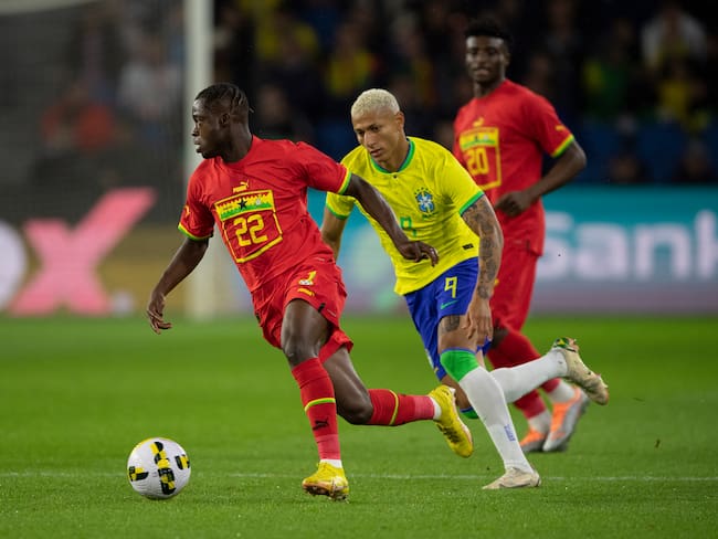 LE HAVRE, FRANCE - SEPTEMBER 23: Kamaldeen Sulemana of Ghana and Richarlison of Brazil during the International Friendly match between Brazil and Ghana at Stade Oceane on September 23, 2022 in Le Havre, France. (Photo by Visionhaus/Getty Images)