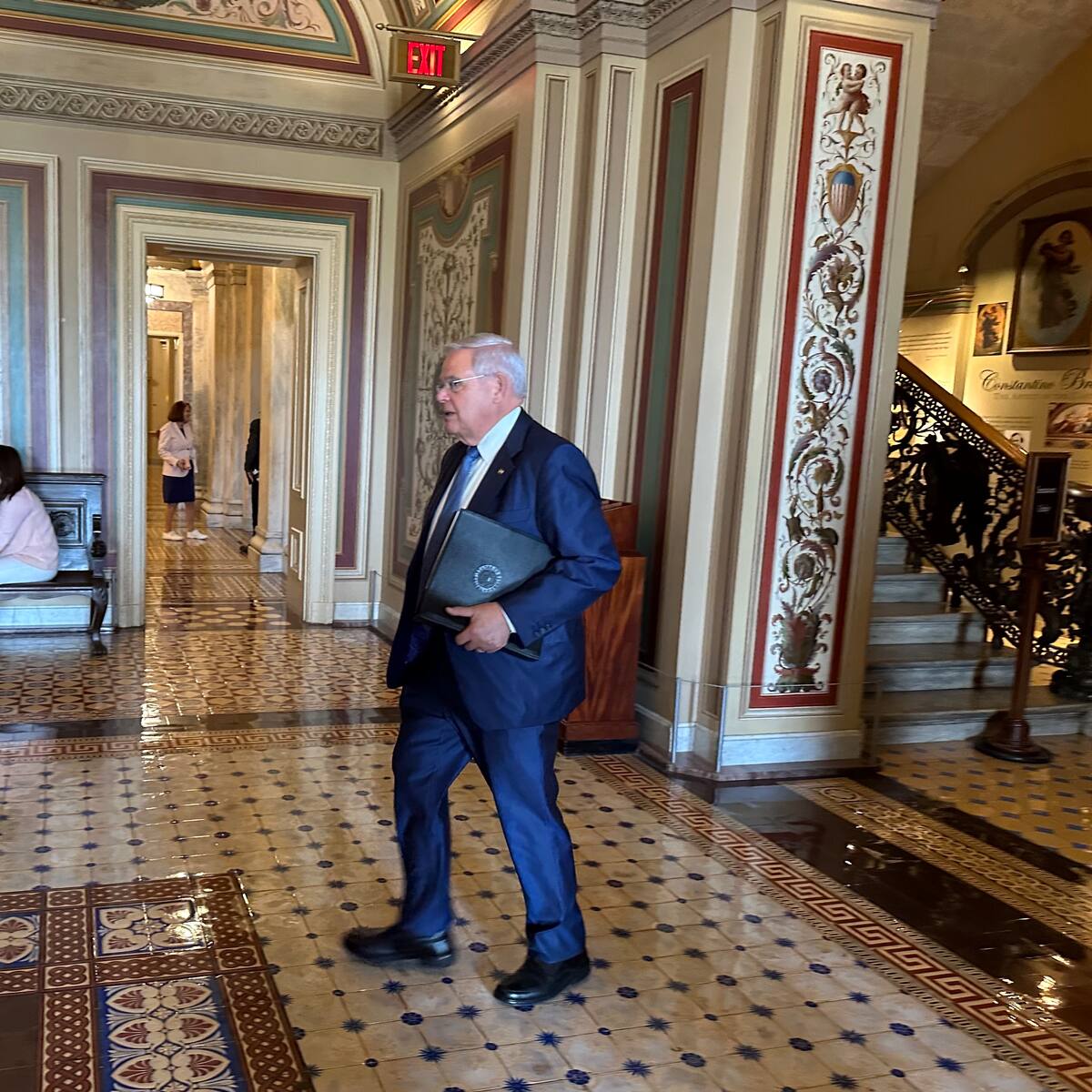 “Sería una gran ruptura” si Colombia comparte inteligencia con Venezuela: Bob Menéndez